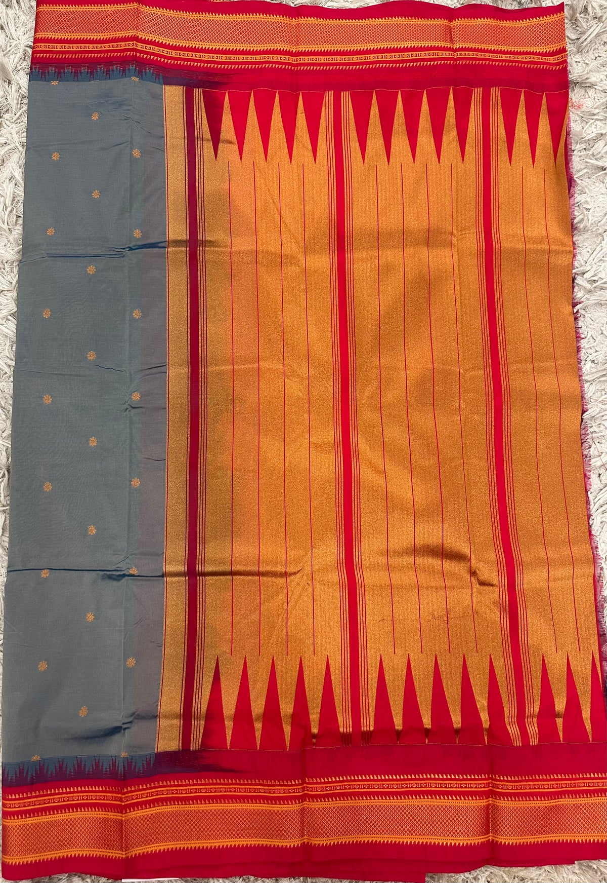 Ilkal pattu small buta with temple Border saree