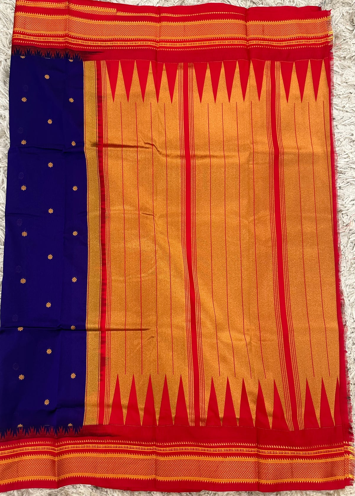 Ilkal pattu small buta with temple Border saree