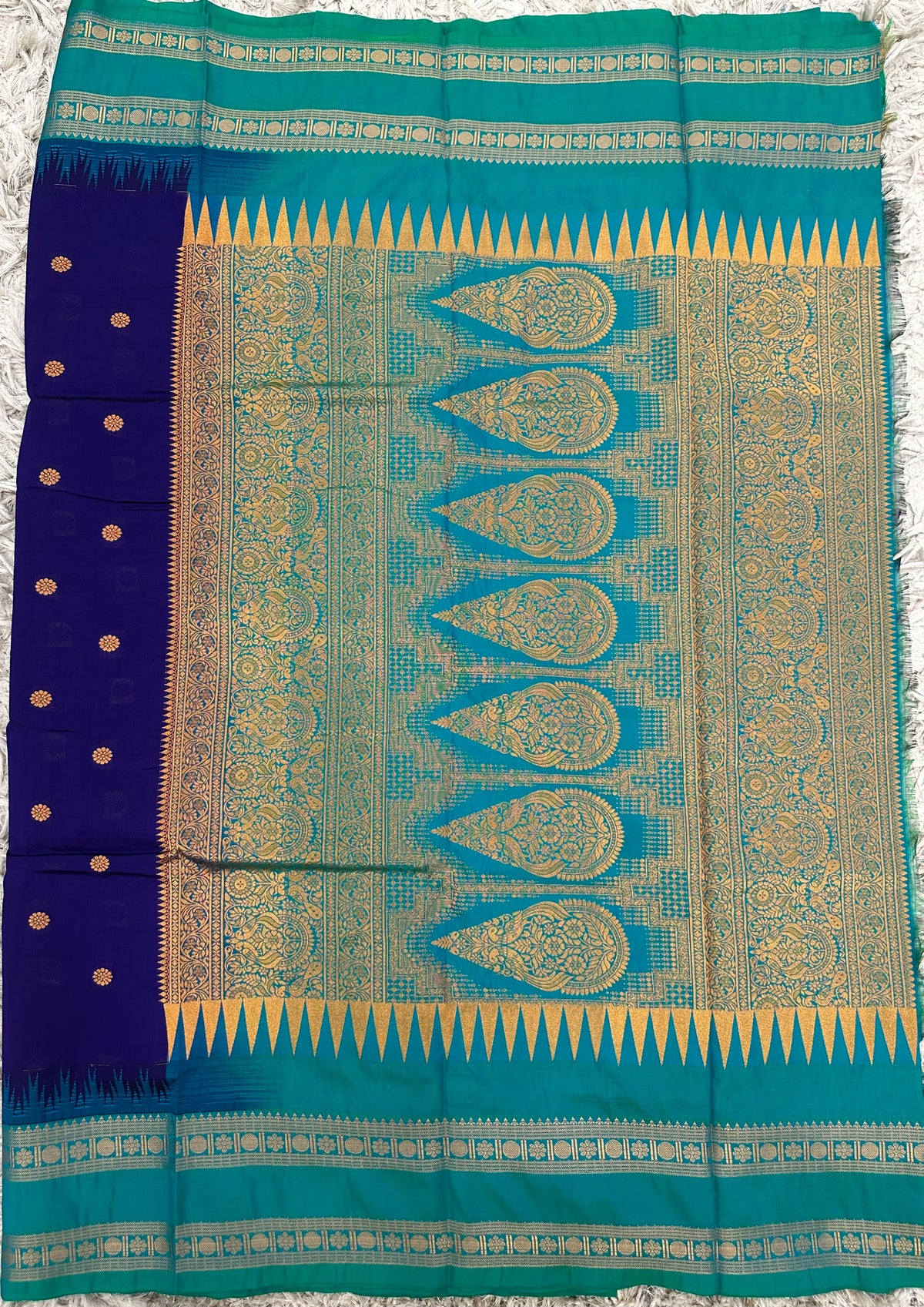 Ilkal pattu small buta with gap border saree