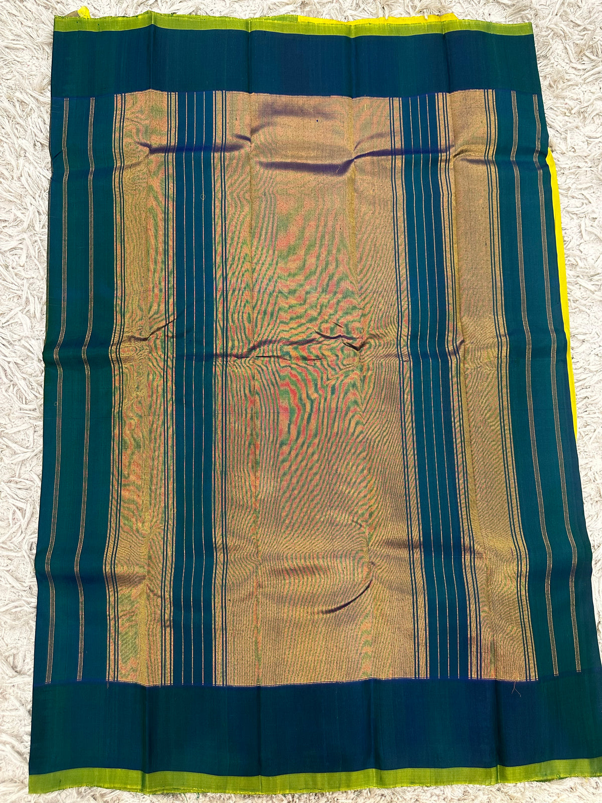 Gadwal pattu lines with plain border
