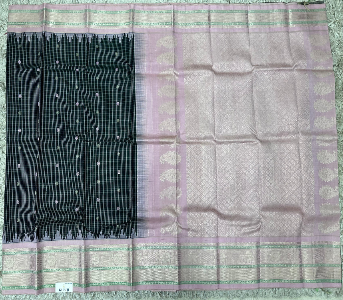 Gadwal Pattu with Big Kanchi Border Saree