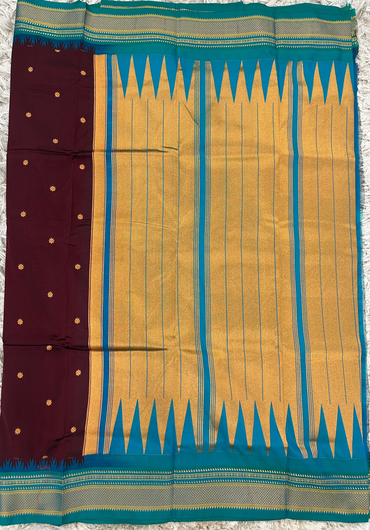 Ilkal pattu small buta with temple Border saree