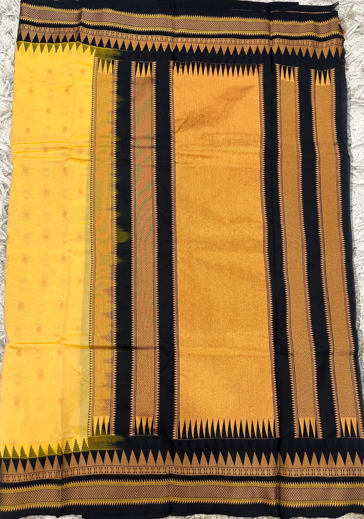 Ilkal pattu small buta with temple Border saree
