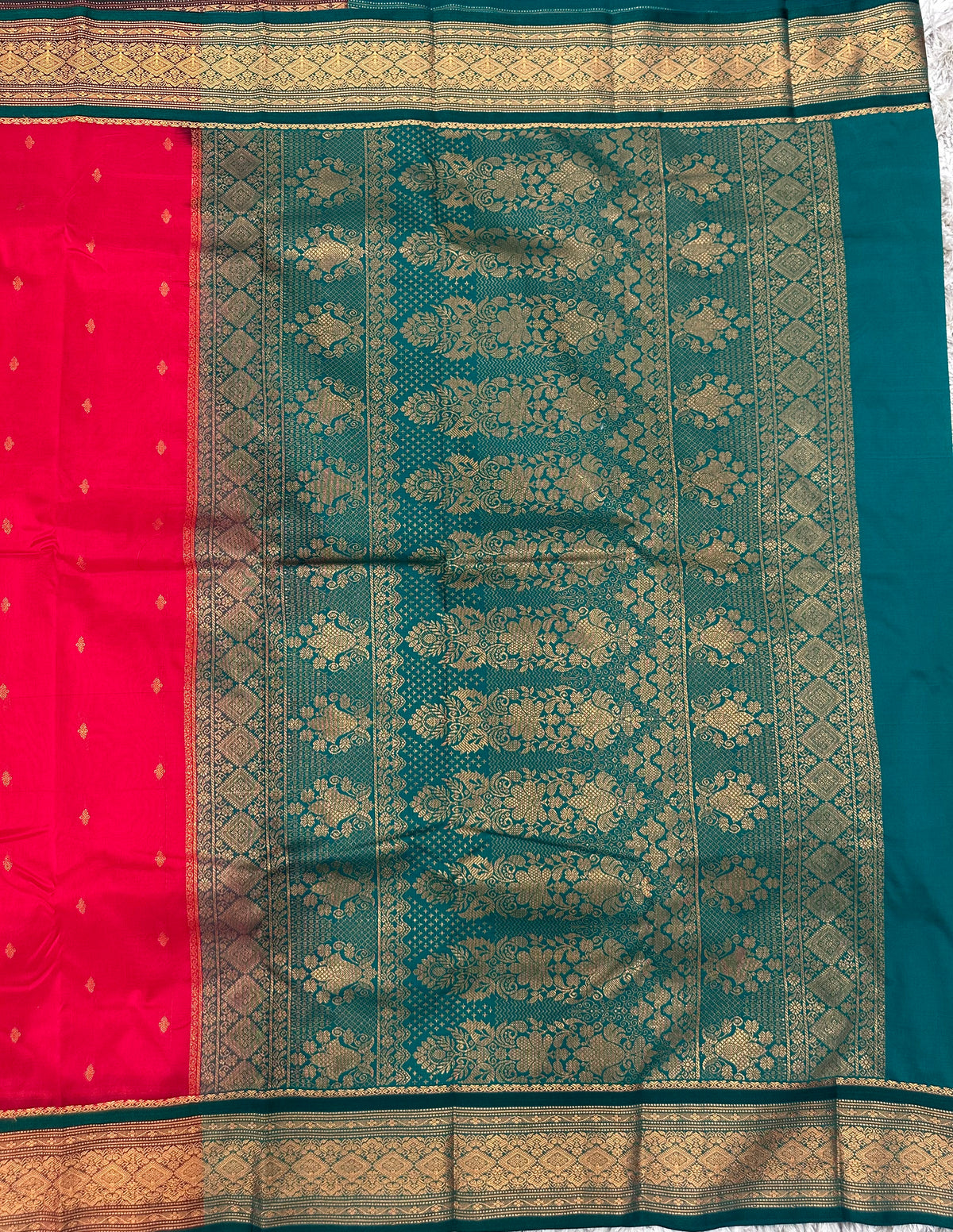 Ilkal pattu small buta with temple Border saree