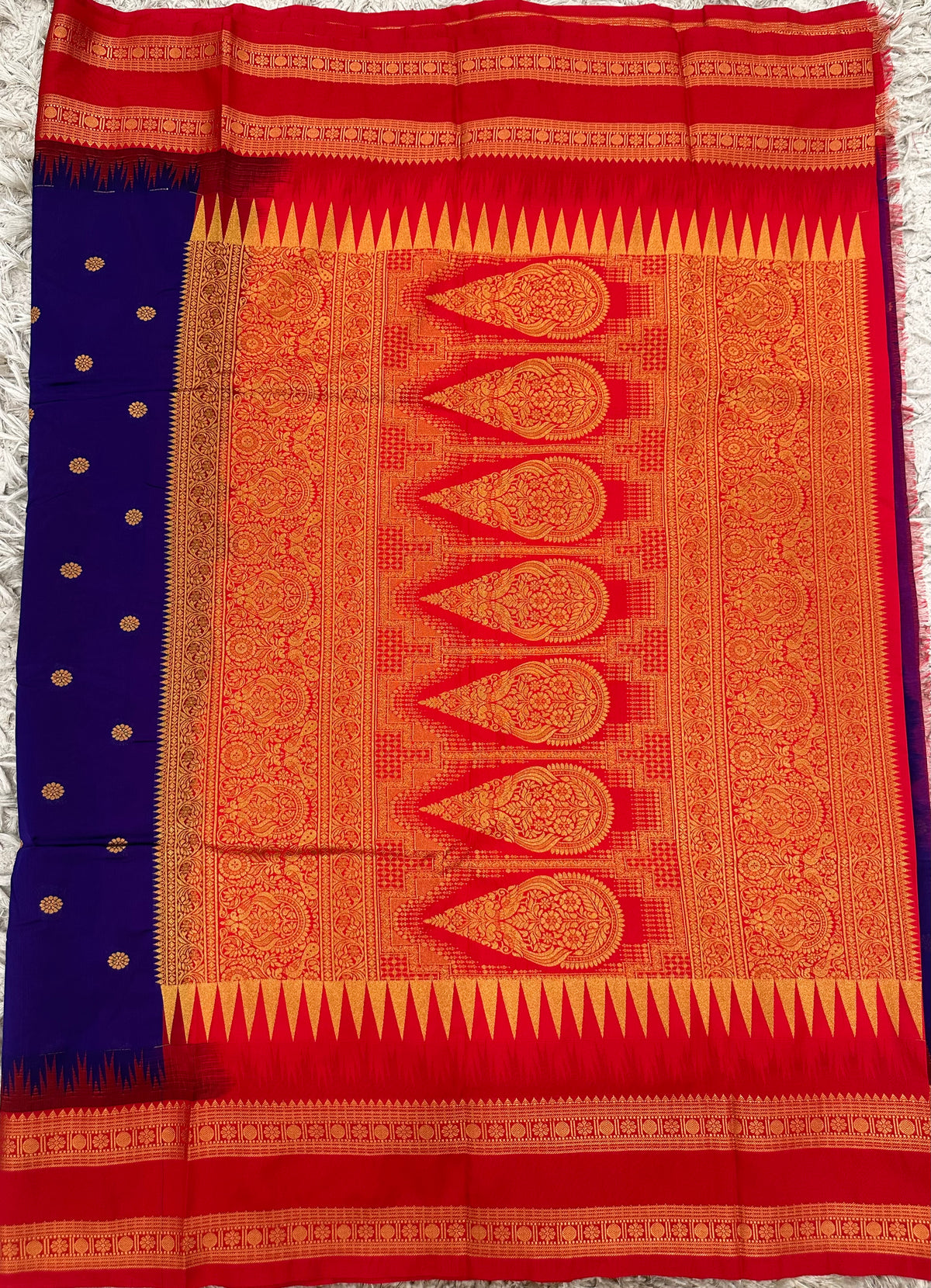 Ilkal pattu small buta with gap border saree