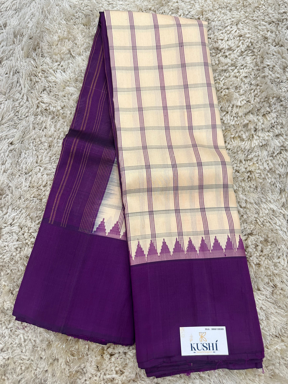 Gadwal Pattu Broad Thread Checks with Plain Border