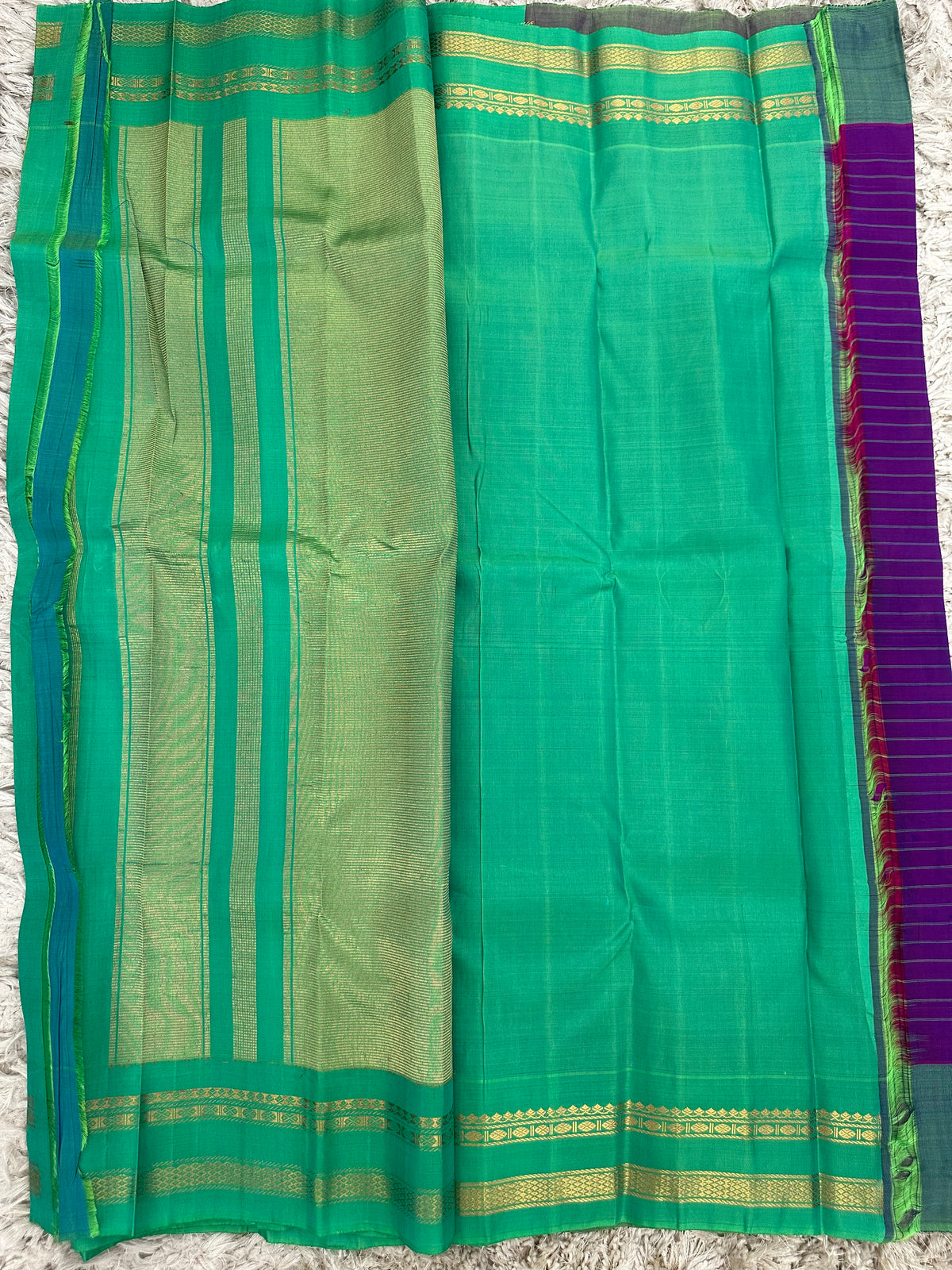 Gadwal Pattu Gap Border Saree