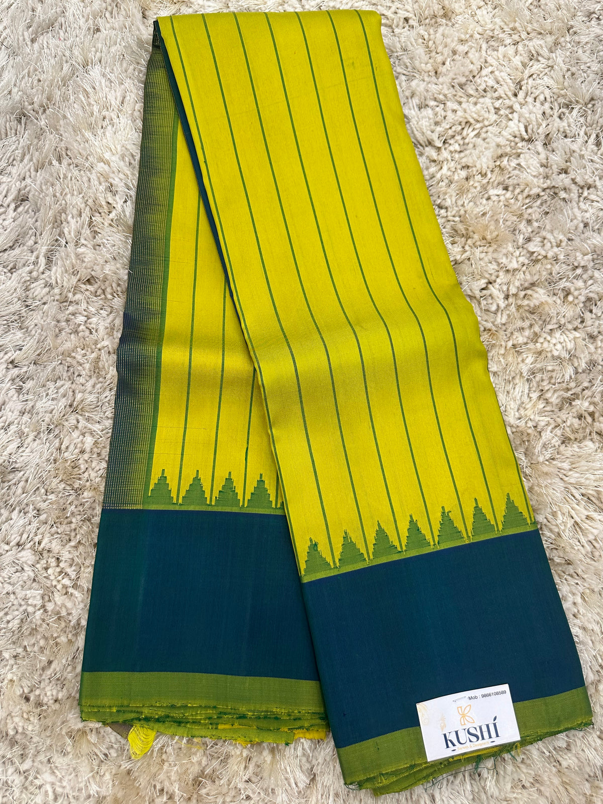 Gadwal pattu lines with plain border 